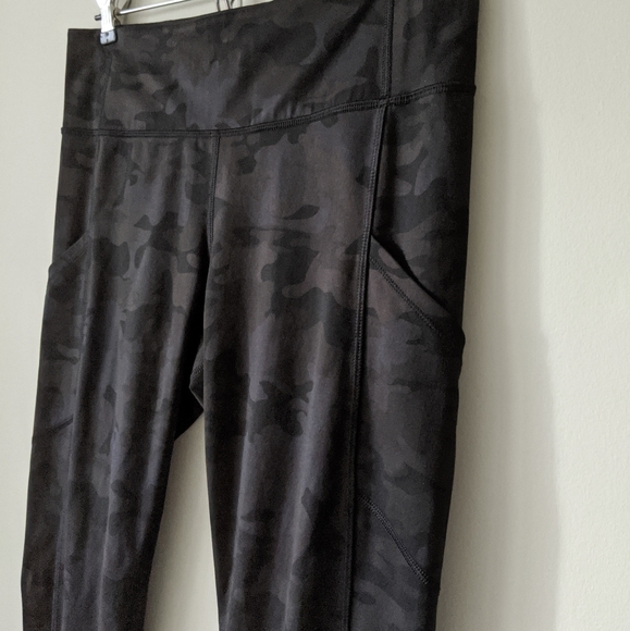 🦄 RARE Lululemon Savasana Camo Black Speed Tight - Picture 3 of 12